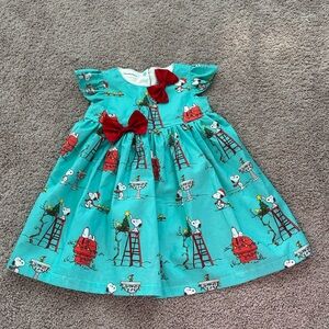 Hand Made Snoopy Christmas Dress with Teal with Red Bows

Size 2/3 T